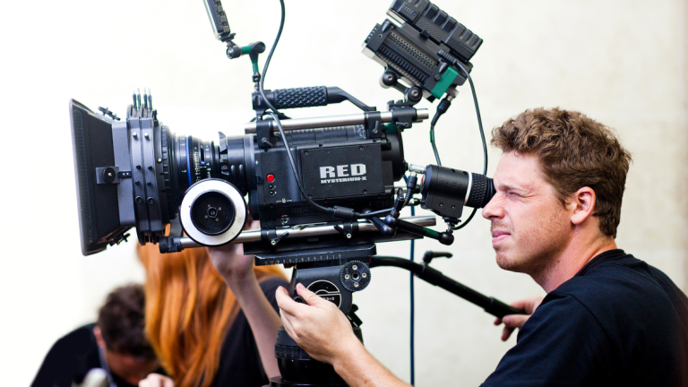 影视专业学生使用高清红一号数码相机