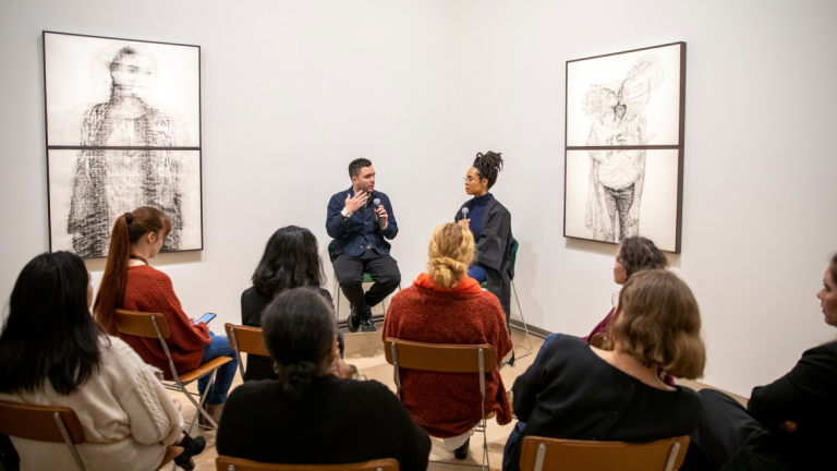 肯图拉·戴维斯在萨凡纳SCAD艺术博物馆的画廊谈话