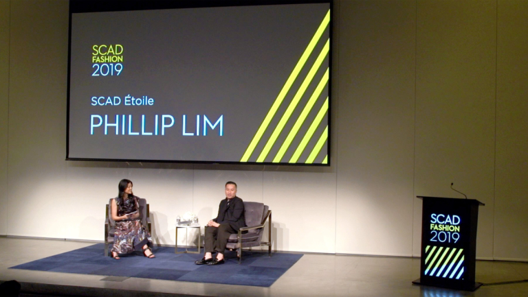 播放视频的Phillip Lim谈话在许多时装2019